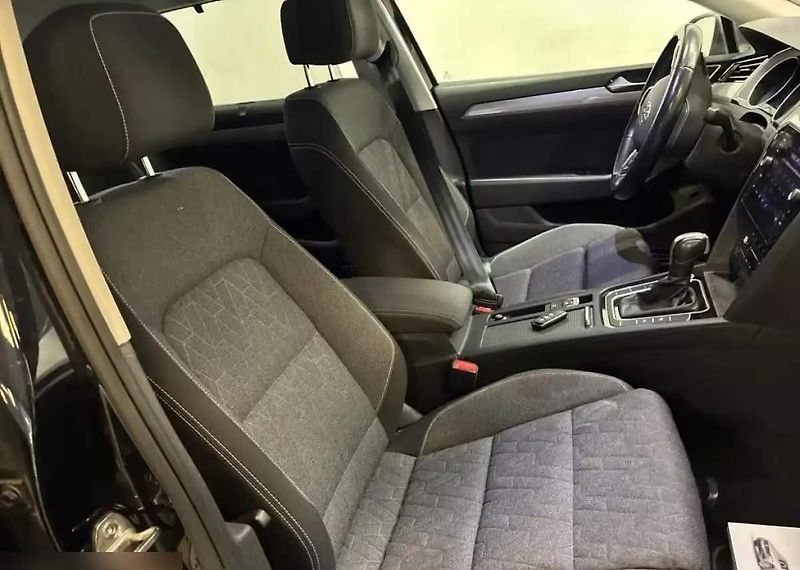 Volkswagen Passat (2023)  Variant Business 2.0 TDi, DSG - fotka 6 z 10