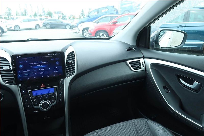 Hyundai i30 (2013) Style 1.6 GDI, Serv.kniha - fotka 8 z 17