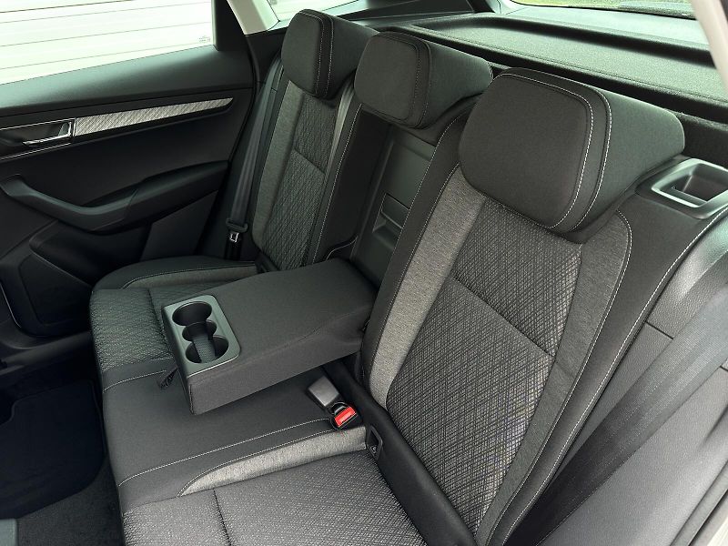 Škoda Karoq 1.5TSi DSG 150PS Top & Selecti - fotka 32 z 40