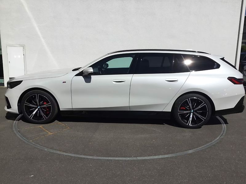 BMW i5 xDrive40 M-Sport Pro Pano HuD - fotka 5 z 19