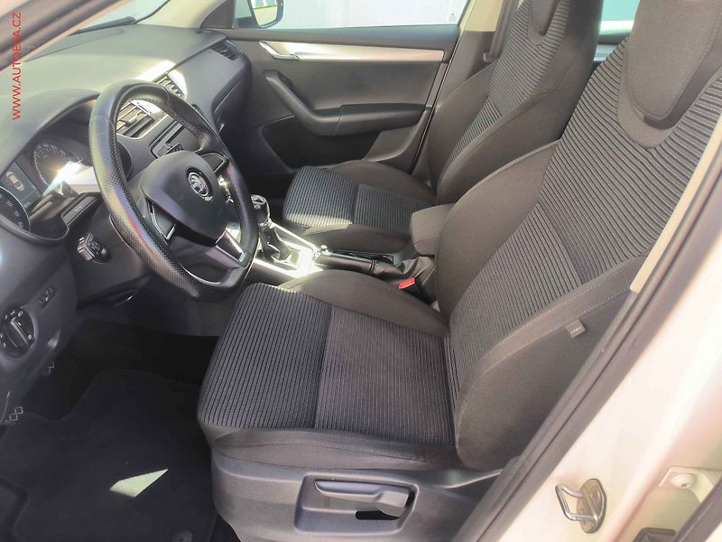 Škoda Octavia (2015) 1.6TDi, ČR, AC, výhřev sed. - fotka 9 z 17