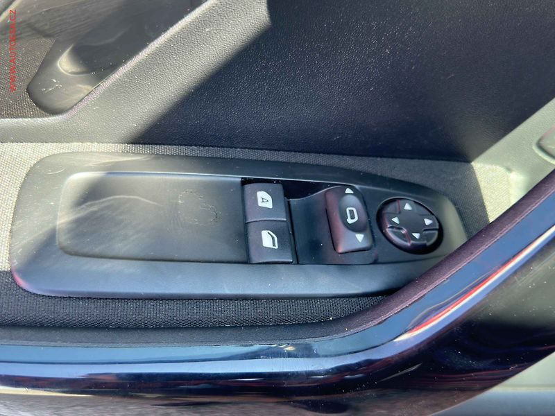 Peugeot 208 (2019) 1.2i, ČR, AC - fotka 11 z 19
