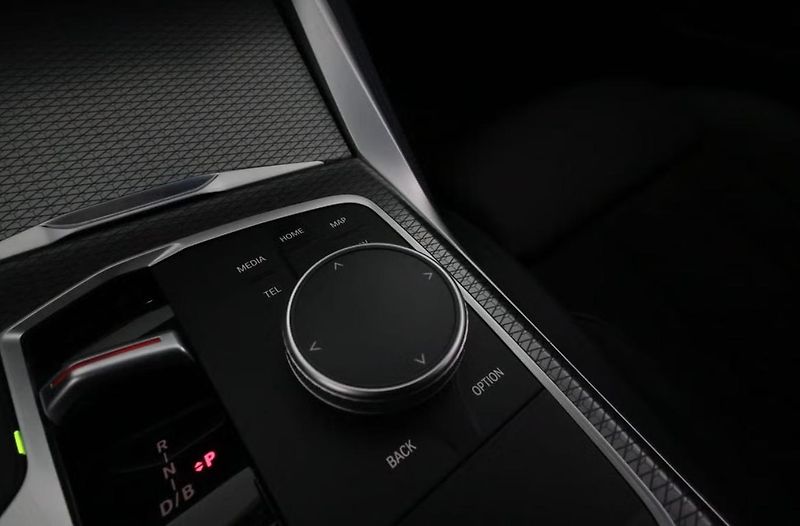 BMW i4 eDrive40 GC Tažné Ambient Kam - fotka 20 z 28