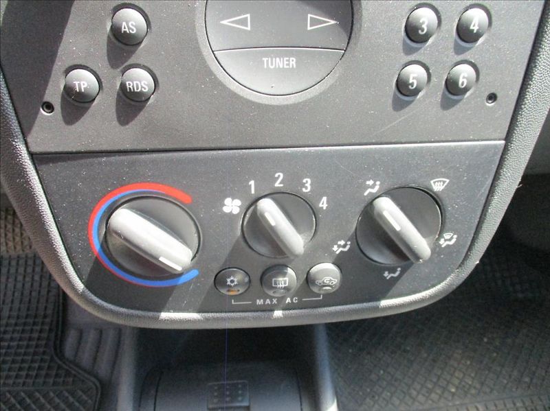 Opel Corsa 1,2 i, automat, klima, servis, - fotka 17 z 27