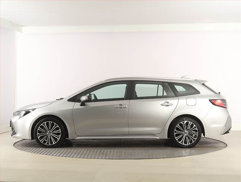 Toyota Corolla (2022) 2.0 Hybrid, digi klima - fotka 3 z 21