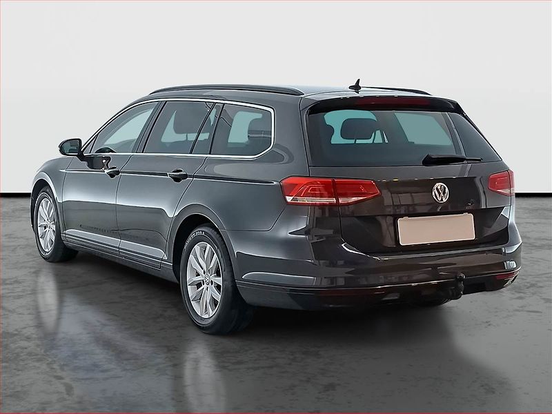Volkswagen Passat (2018) 2.0 TDI, Automat, Navi - fotka 4 z 21