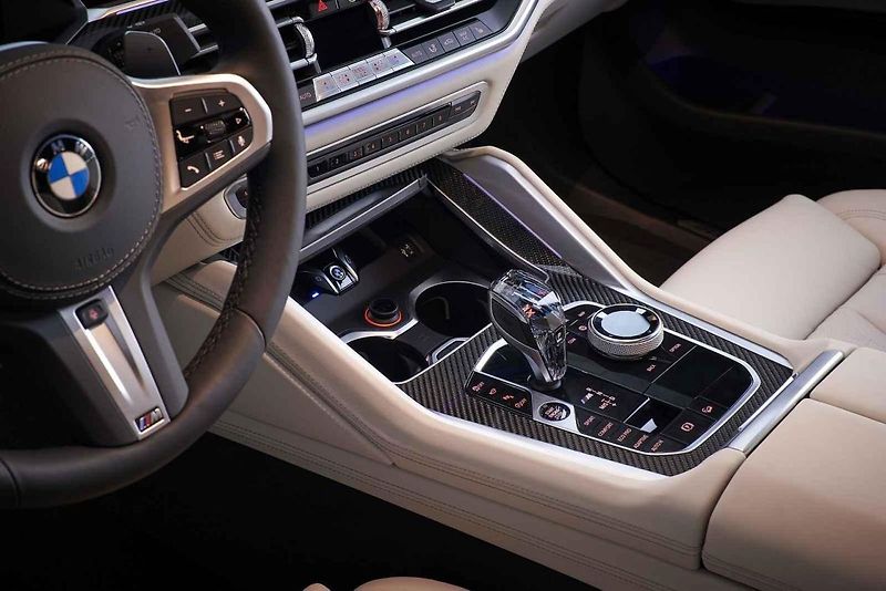 BMW X6 M50i