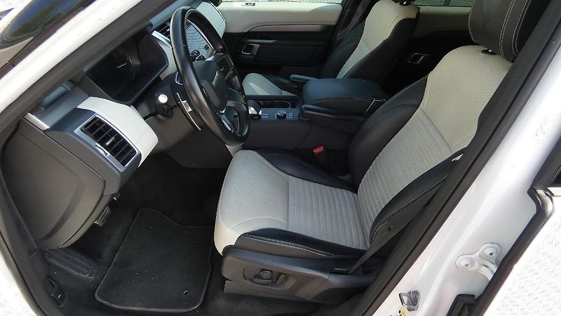 Land Rover Discovery D250 AUTO 4WD - fotka 18 z 23