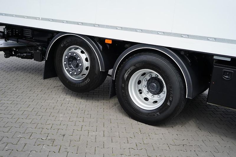 Iveco S-WAY (2023) 420 6x2 skříňová nástavba - fotka 16 z 18
