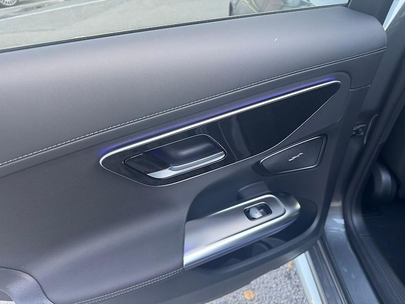 Mercedes-Benz Třídy C (2025) C 220 d 4MATIC kombi - fotka 11 z 27
