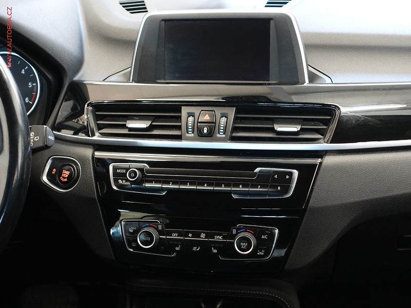BMW X1 (2017) 2.0d xDrive18d, ČR, AT - fotka 9 z 26