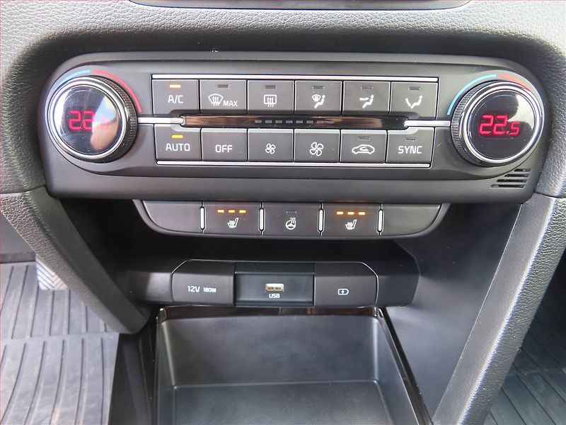 Kia Ceed (2021) Gold 1.5 T-GDI, Serv.kniha - fotka 15 z 19