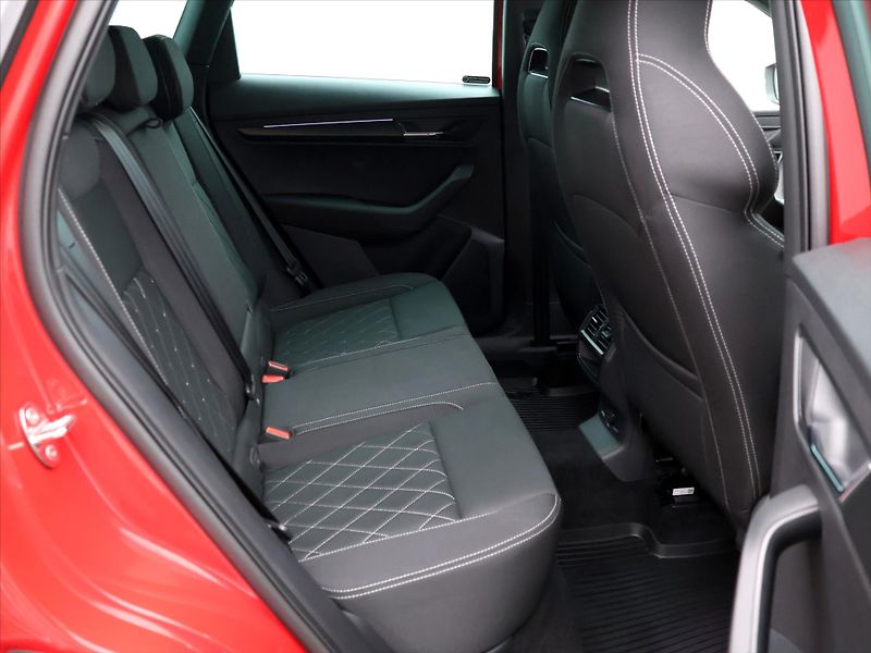 Škoda Karoq 1,5 TSI 110kW DSG Sportline DP - fotka 13 z 34