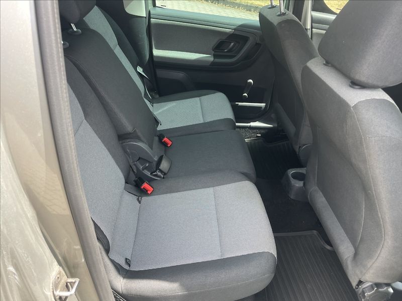 Škoda Roomster 1,2 TSi 63kw Ambiente Klima ES - fotka 11 z 27