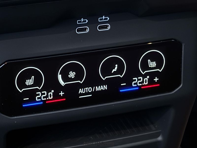 BMW Řada 5 (2025) 550e xDrive Touring M Sport - fotka 20 z 34