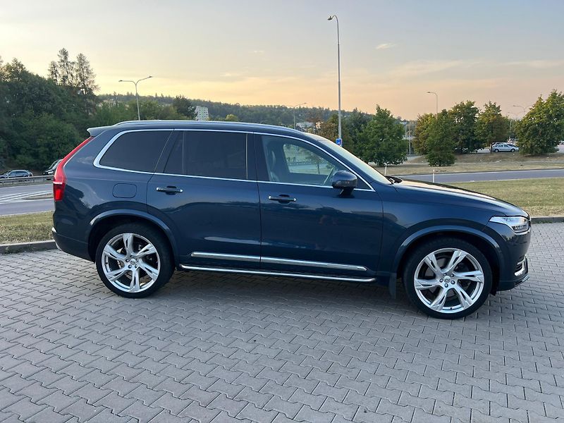 Volvo XC90 (2020)  T8 AWD Plug-in Hybrid  - fotka 4 z 15