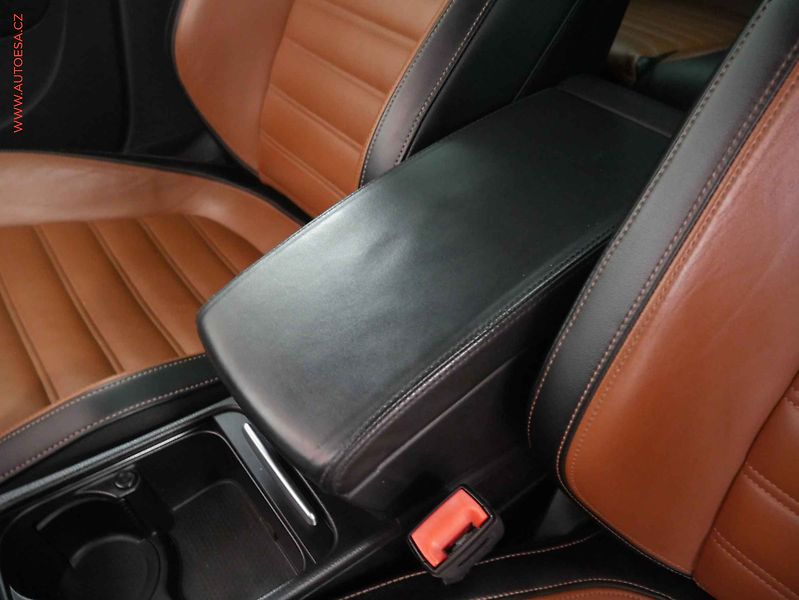Volkswagen Passat (2012) 3.6 FSi 4x4, ČR, DSG, bixen - fotka 17 z 20
