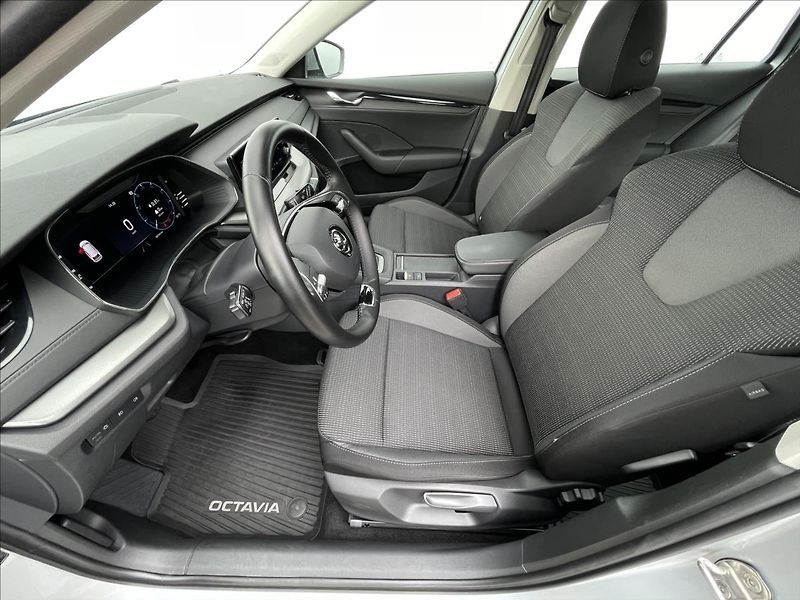 Škoda Octavia 2,0 TDI Combi Ambition Plus - fotka 4 z 22
