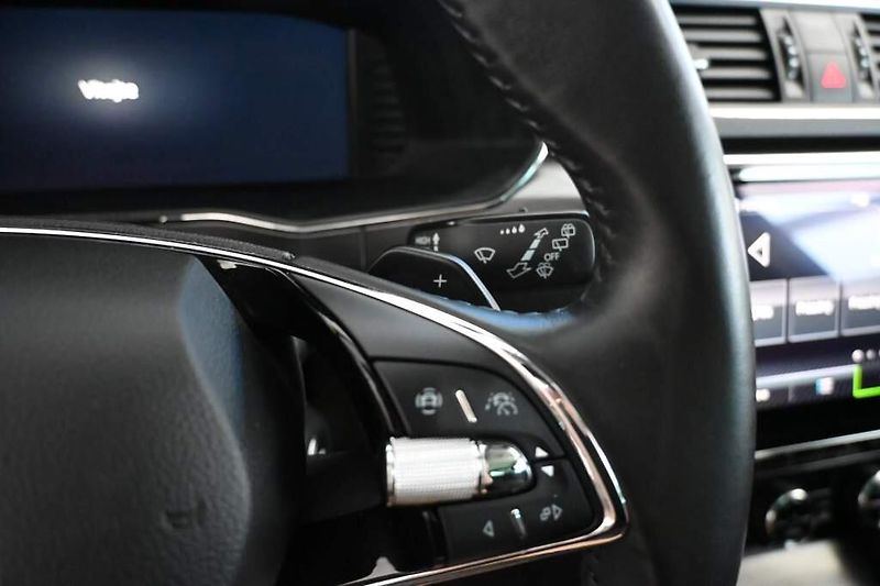 Škoda Superb (2022) 2.0 STYLE 147 KW DSG MATRIX LE - fotka 15 z 35