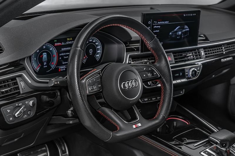 Audi A4 50 TDI quattro S-line - fotka 17 z 24