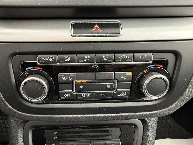 Volkswagen Sharan 2,0 TDI Panorama Automat DSG - fotka 36 z 41