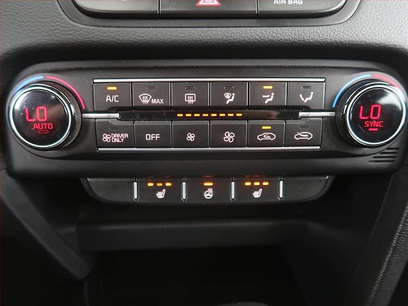 Kia XCeed (2022) Plug-in-Hybrid - fotka 17 z 22