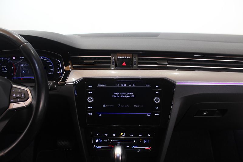 Volkswagen Passat (2021) 2.0TDI DSG Display LED - fotka 29 z 36