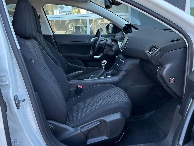 Peugeot 308 Active - fotka 9 z 22