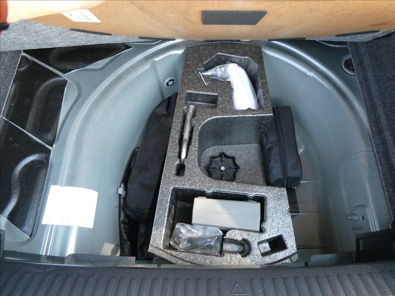 Volkswagen Polo 1,2 TSi 66kW serviska, 2x kola - fotka 20 z 50