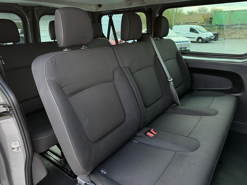 Renault Trafic 1.6dCi 89kW 9 míst ČR - fotka 16 z 20