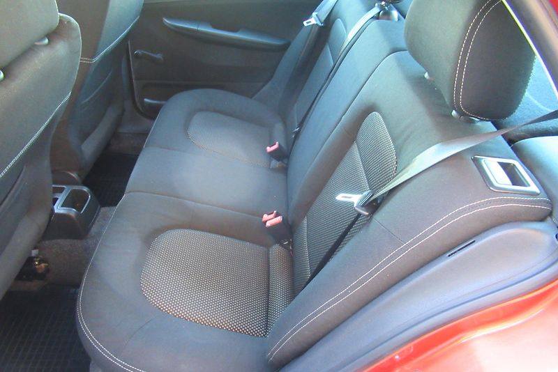 Škoda Fabia 1.2i 12V KLIMA VYHŘÍV. SEDAČKY - fotka 15 z 19