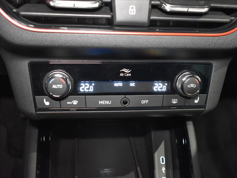 Škoda Scala 1,5 TSI Monte Carlo Tažné - fotka 14 z 28