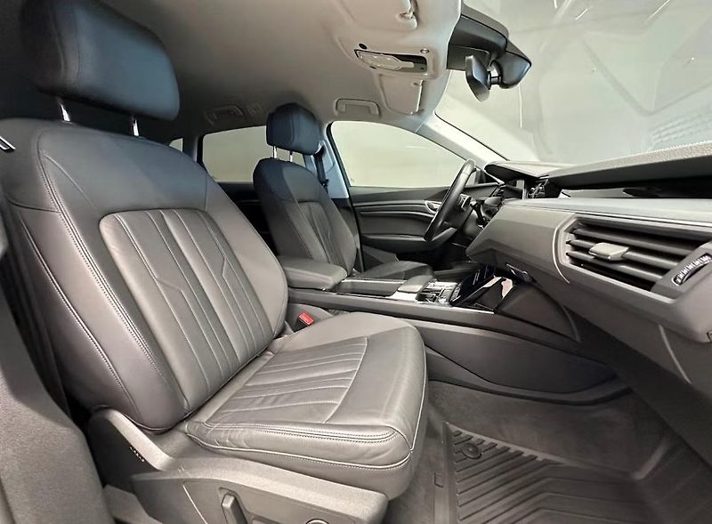 Audi e-tron 55 Quattro SoH 94% Kam Tažné - fotka 10 z 23