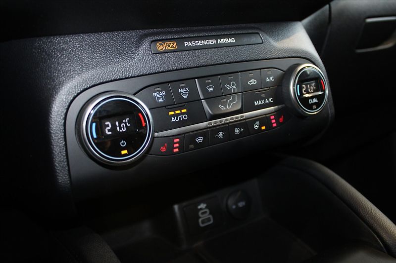 Ford Kuga TDCi AWD Titanium X ACC/BLIS/B - fotka 26 z 32