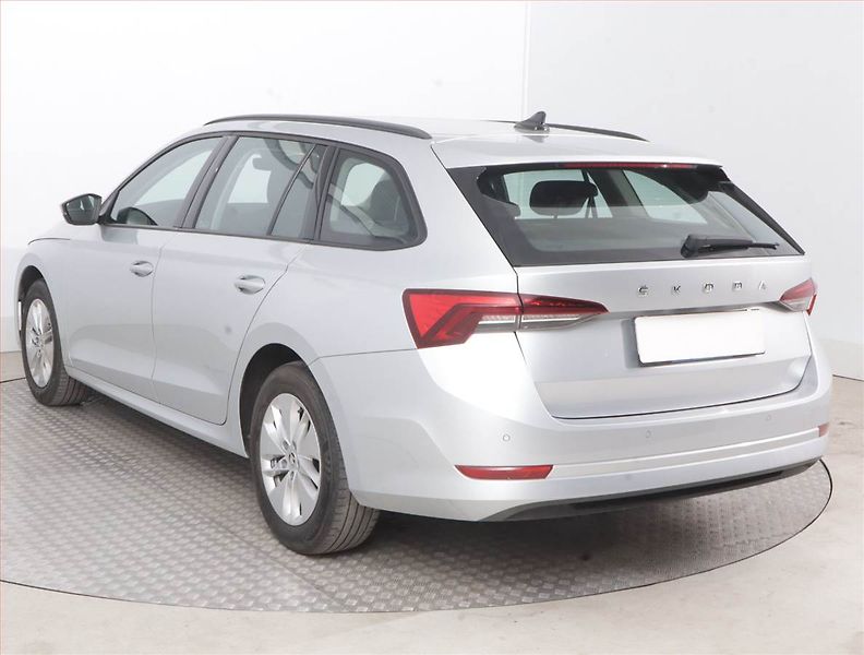 Škoda Octavia (2023) Ambition 2.0 TDI, ČR,1.maj - fotka 4 z 15