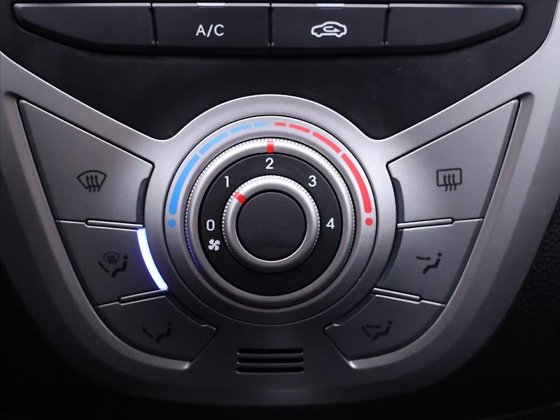 Hyundai ix20 1,6 CVVT 91kW Czech Klima - fotka 23 z 32