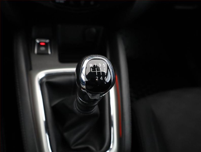 Nissan Qashqai (2016) 1.2 DIG-T, ČR,1.maj - fotka 12 z 18