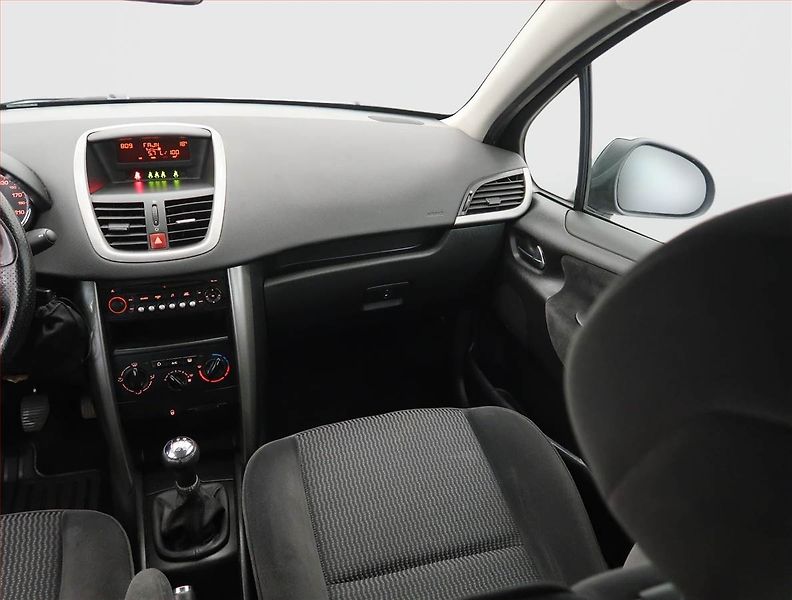 Peugeot 207 (2007) 1.6 HDi, po STK, oblíbený vůz - fotka 8 z 14