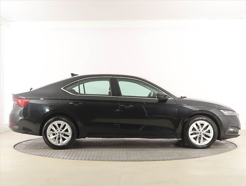 Škoda Octavia (2022) 2.0 TDI, Automat, ČR,1.maj - fotka 6 z 28
