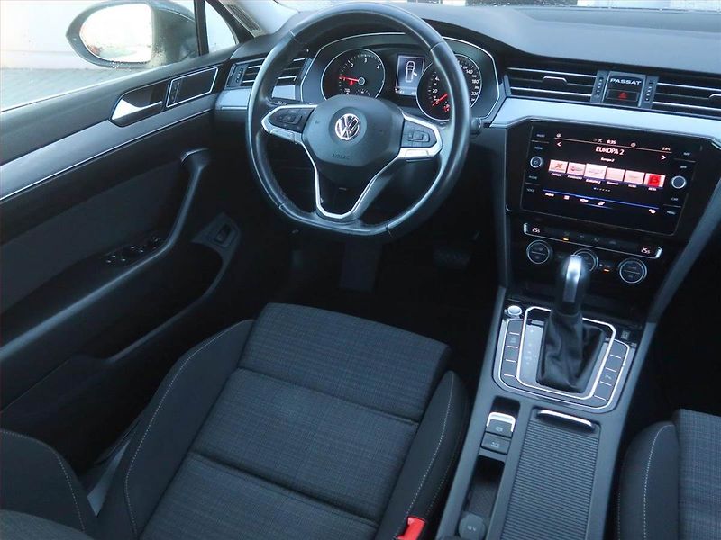 Volkswagen Passat (2019) 2.0 TDI, Automat, Serv.kniha - fotka 7 z 19
