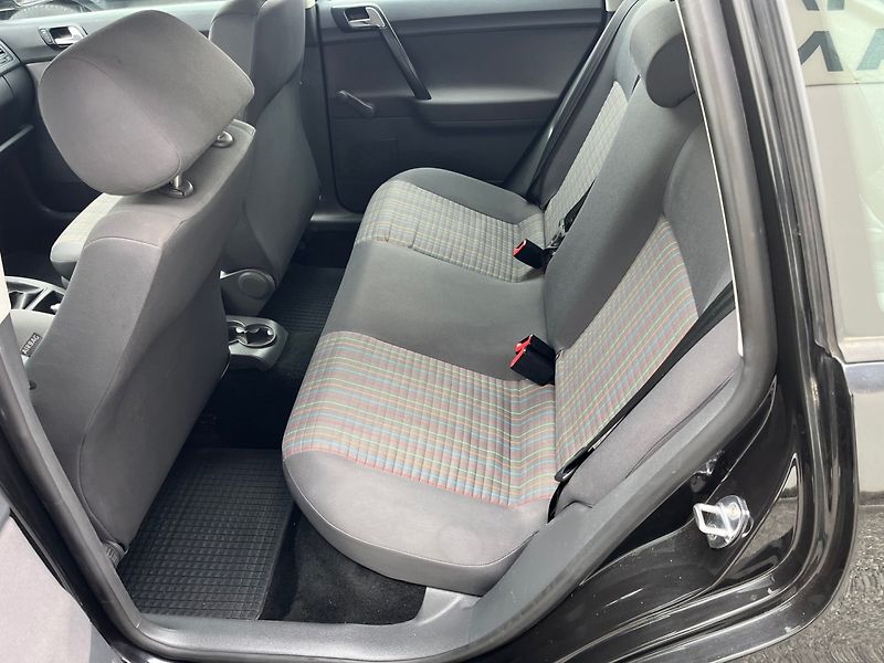 Volkswagen Polo (2006) 1.2 i - fotka 8 z 14