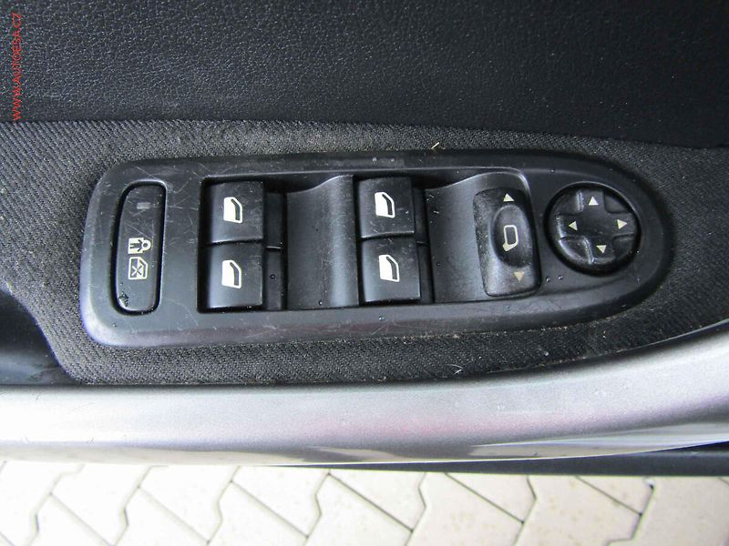 Peugeot 308 (2010) 1.6VTi, ČR, AC - fotka 11 z 15