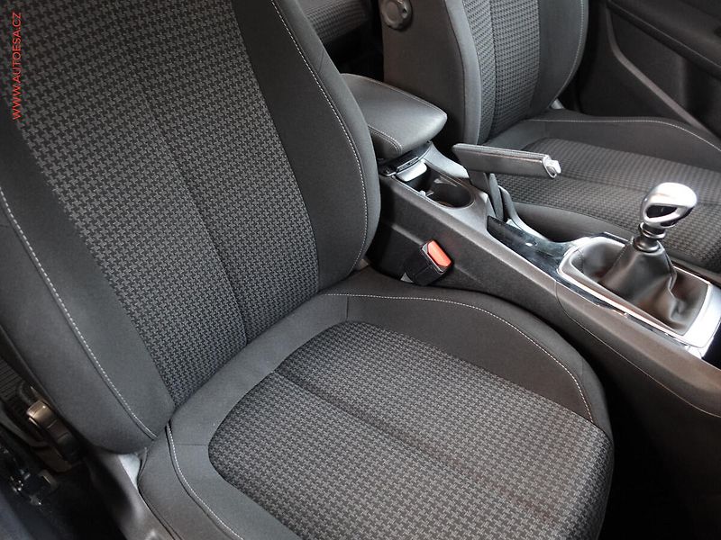 Peugeot 308 (2018) 1.5 HDi, Navi, AC - fotka 11 z 22