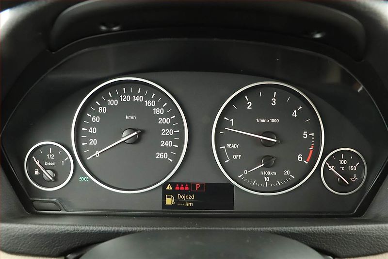 BMW Řada 3 (2015) 330 d, 4X4, Automat, Kůže - fotka 8 z 19