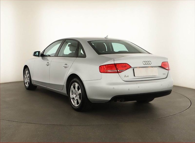 Audi A4 (2012) 2.0 TDI, Serv.kniha, Xenony - fotka 4 z 13