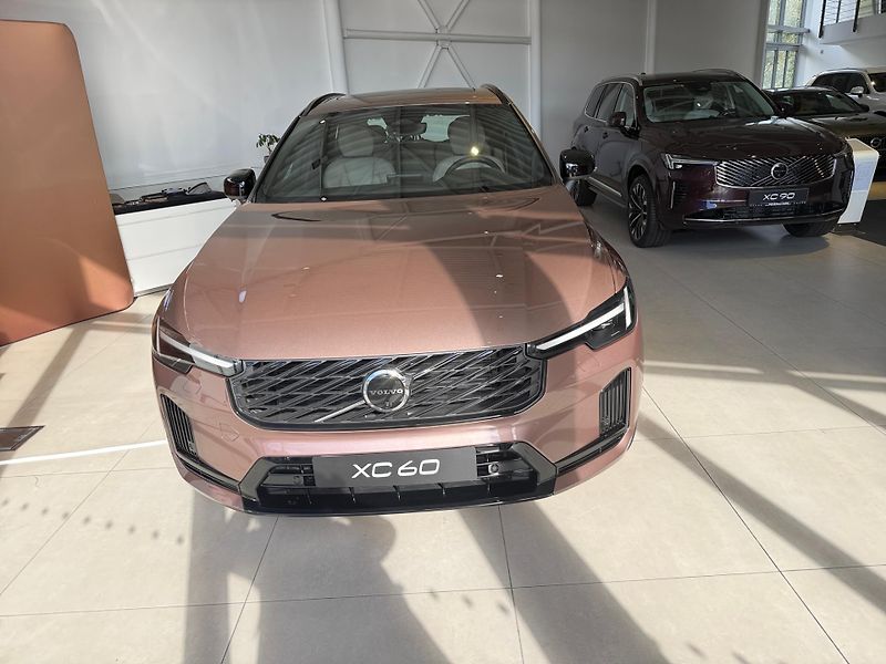 Volvo XC60 (2026) T6 AWD XLR ULTRA DARK Execut. - fotka 15 z 21