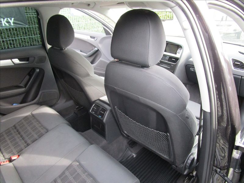 Audi A4 Avant 3.0TDi V6 Quattro, Bi-xe - fotka 23 z 41