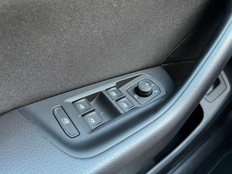 Volkswagen Passat (2022) 2.0TDI 110KW  Business! LED! - fotka 25 z 36