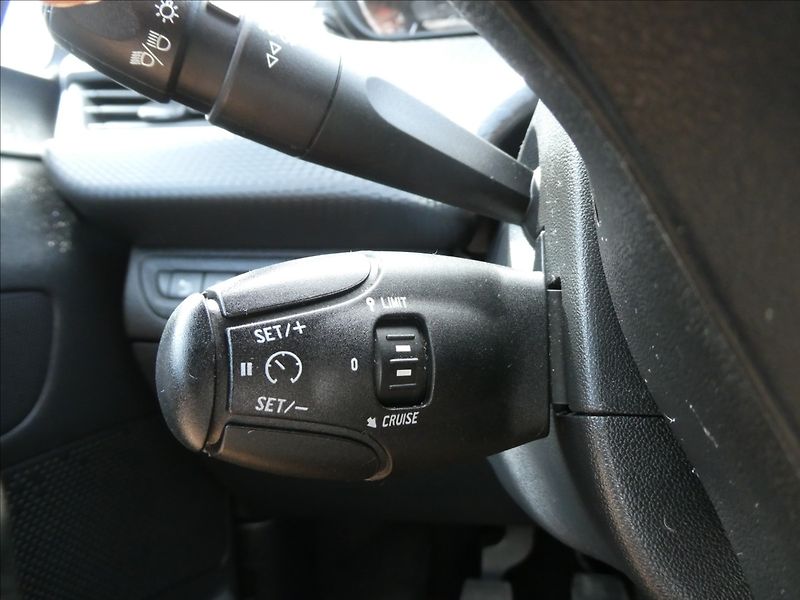 Peugeot 2008 1,2 1.2 81kW NAVI,závěs,servis - fotka 33 z 46