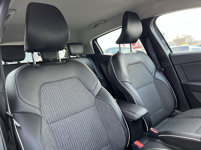 Renault Clio 1.6i E-TECH HYBRID AUTOMAT - fotka 27 z 33